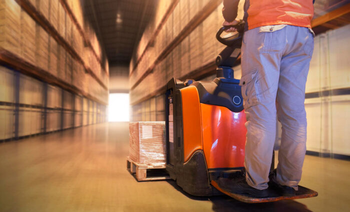 Kurs magazyniera – z obsługą wózka jezdniowego, kasy fiskalnej i komputera.