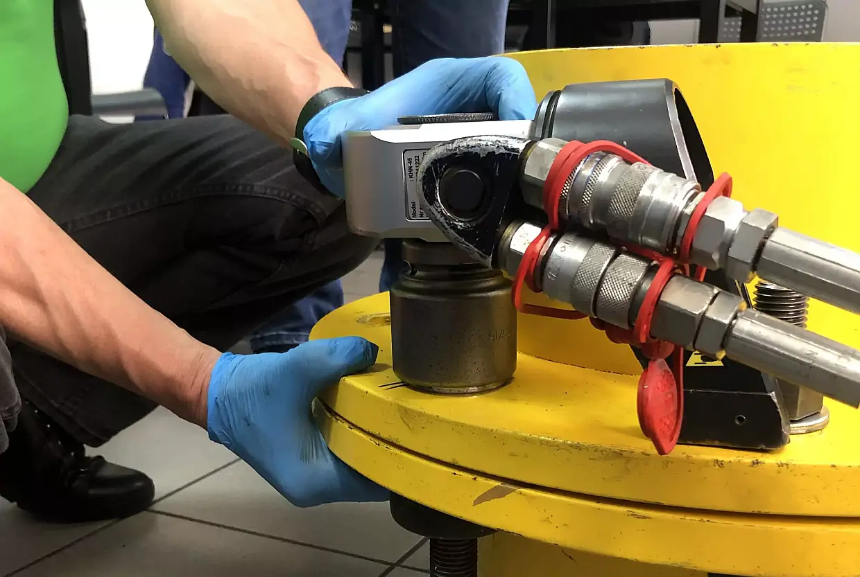 Kurs z hydraulicznego wywierania momentu obrotowego przy montażu połączeń kołnierzowych